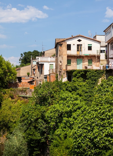 casas en pueblo catalán. Sant Joan les Fonts