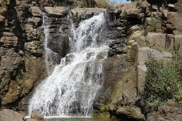 Cascada en un río