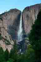 Foto gratuita cascadas en el parque nacional yosemite en california