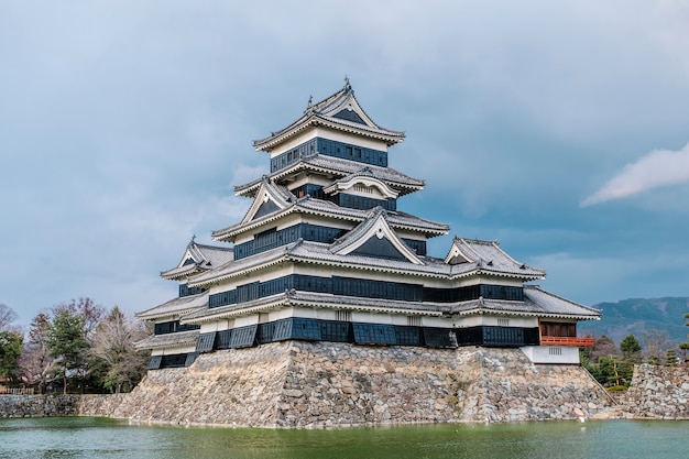 Foto gratuita castillo matsumoto en osaka, japón