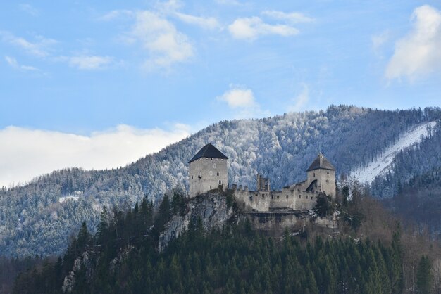 Castillo en las montañas