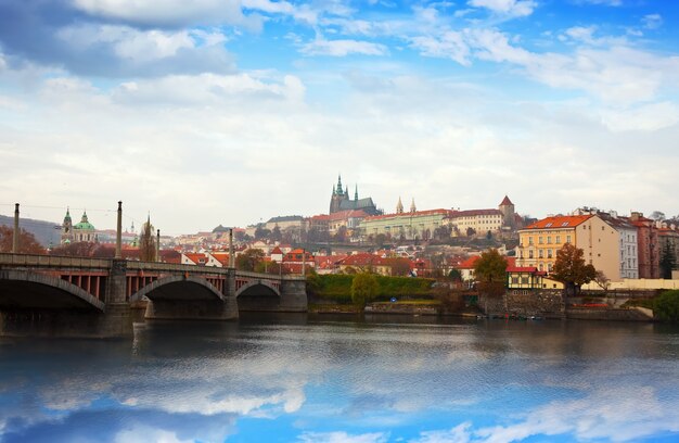 Castillo de Praga desde el lado de Vltava