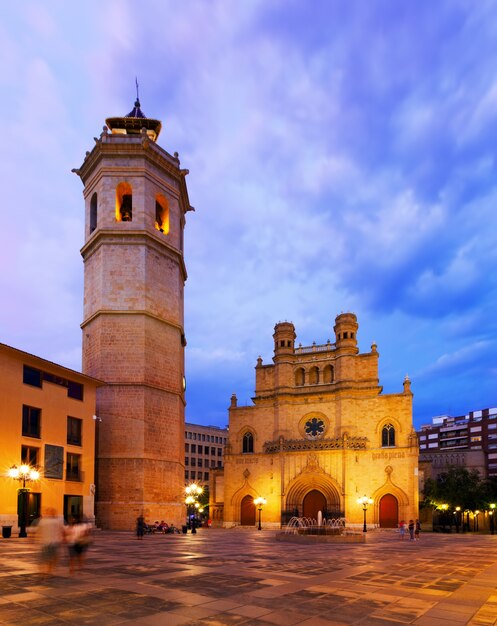 Catedral de Santa María en Castellón de la Plana en la noche