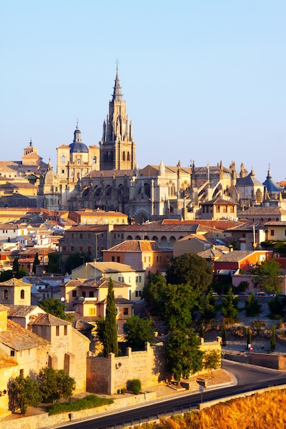 Catedral de Toledo en la mañana de verano