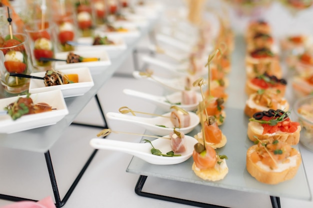 Foto gratuita catering comida comida canapés