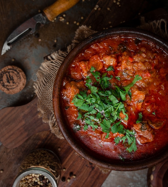 Cazuela de carne al horno con salsa