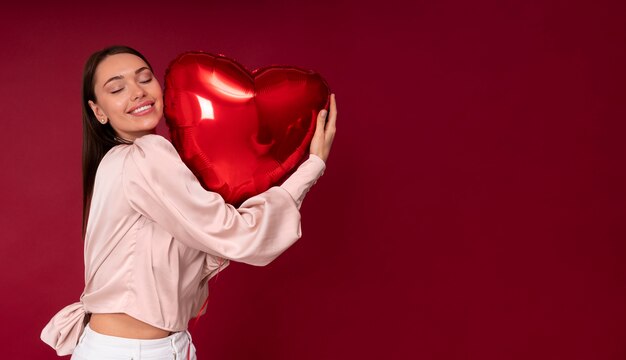 Celebración del día de San Valentín con globos.