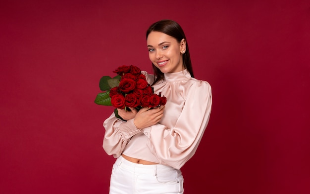 Foto gratuita celebración del día de san valentín con rosas