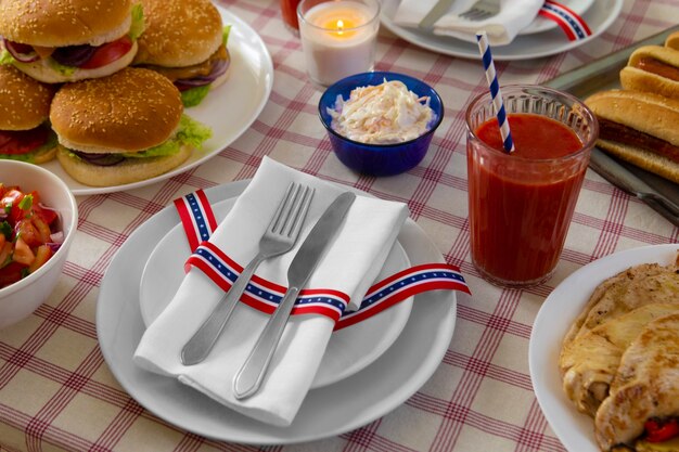 Celebración del día del trabajo estadounidense con hamburguesas