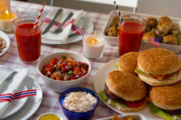 Celebración del día del trabajo estadounidense con hamburguesas