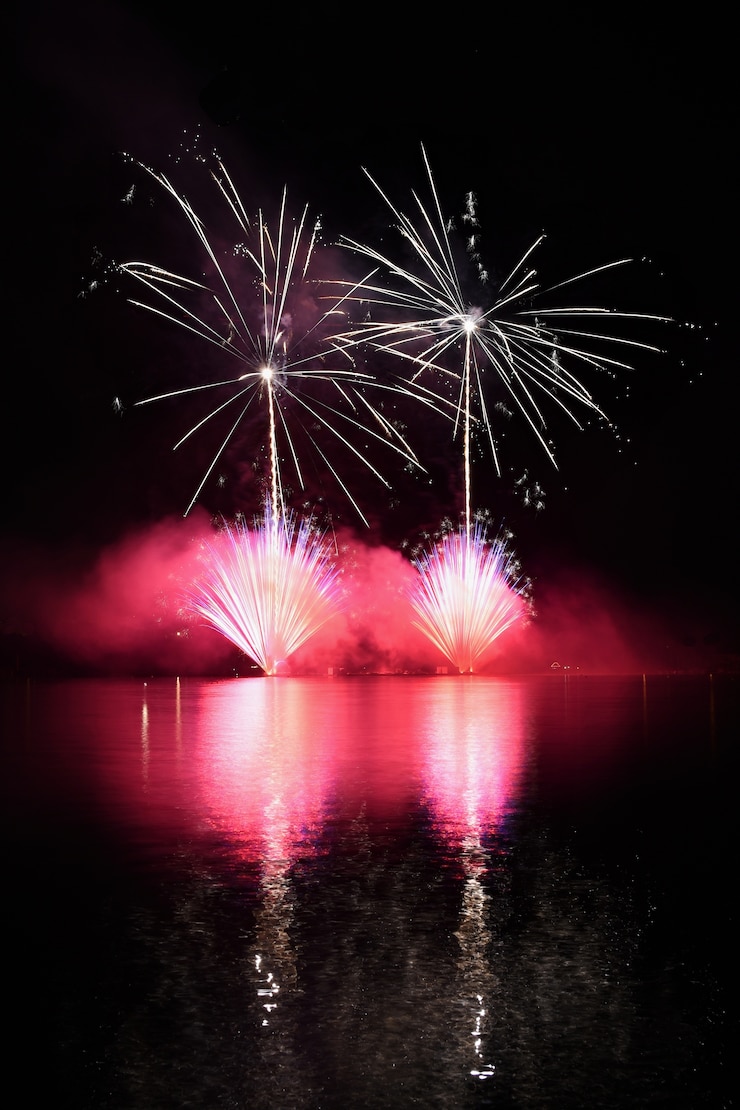 Foto gratuito celebración con fuegos artificiales