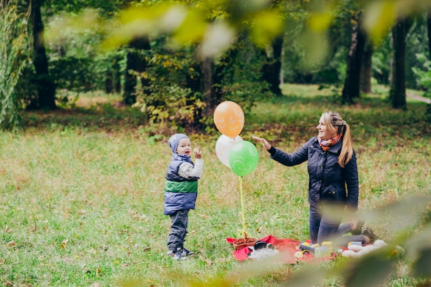 La celebración de mamá amor joven