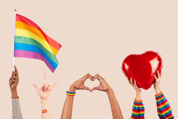 Foto gratuita celebración del orgullo lgbtq + con la mano y la multitud vitoreando