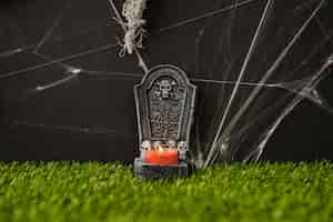 Foto gratuita cementerio de halloween en césped