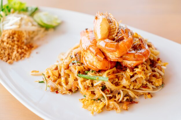 la cena de fideos de pollo cocina comida