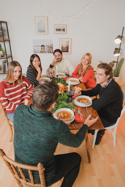 Cena de navidad con seis amigos