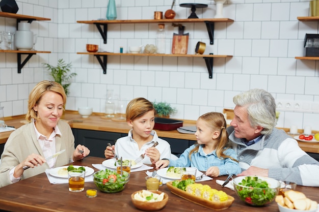 Cenar en la cocina