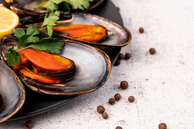 Cerca de deliciosos mejillones gourmet