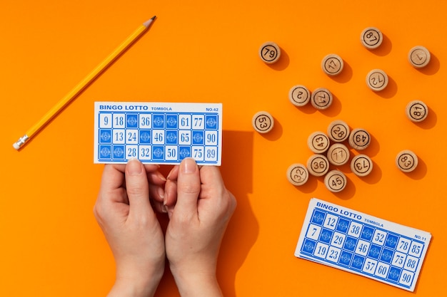 De cerca los elementos del juego de bingo