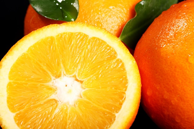 Cerca de fruta fresca de naranja