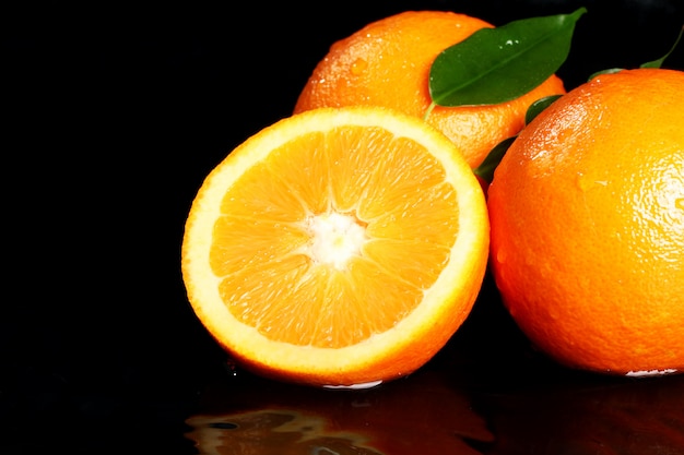 Cerca de fruta fresca de naranja