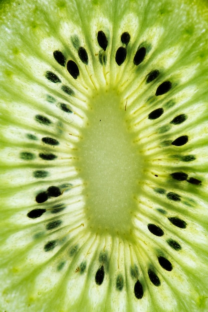 Cerca de la fruta de kiwi verde