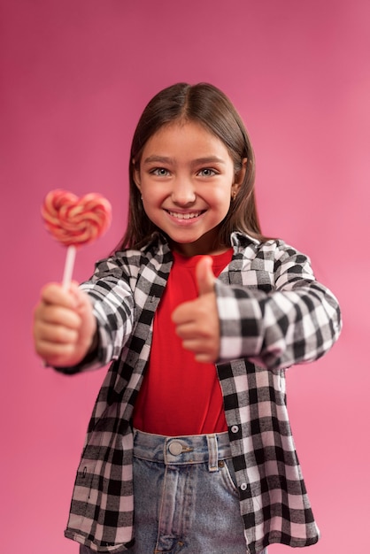 Cerca de lindo retrato de niño