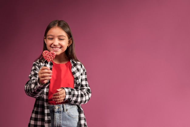 Foto gratuita cerca de lindo retrato de niño