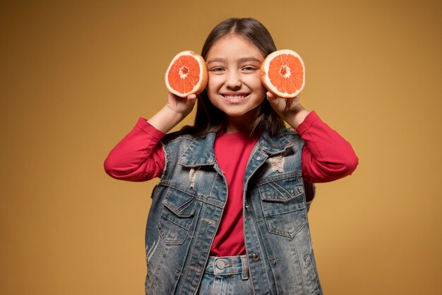 Cerca de lindo retrato de niño