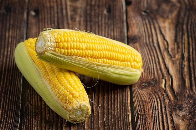 Foto gratuita cerca de maíz fresco listo para comer