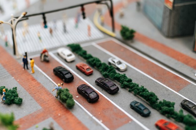 Cerca del modelo de coches pequeños en la carretera, la concepción del tráfico.