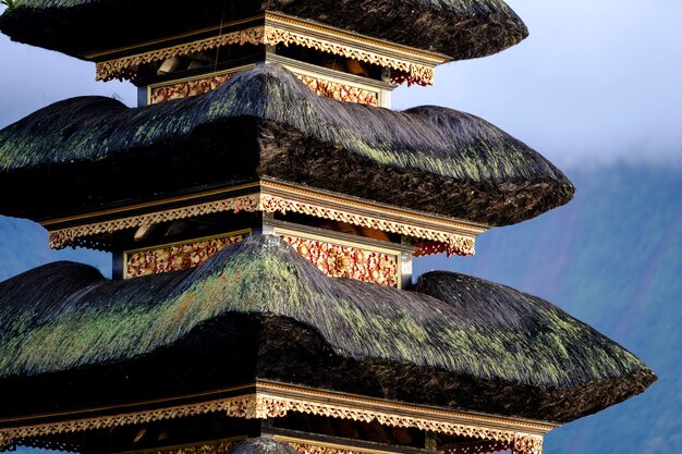 Cerca de la pagoda de Bali, Indonesia