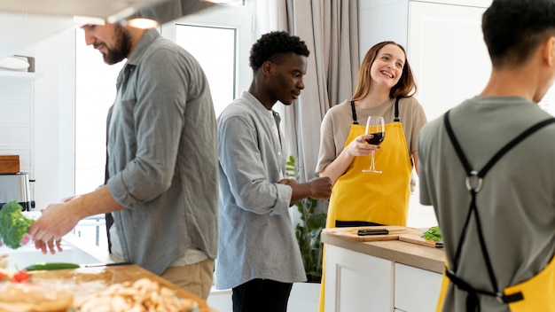 Cerca de personas en la cocina