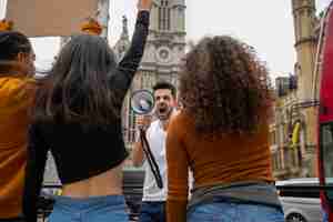 Foto gratuita cerca de personas en protesta