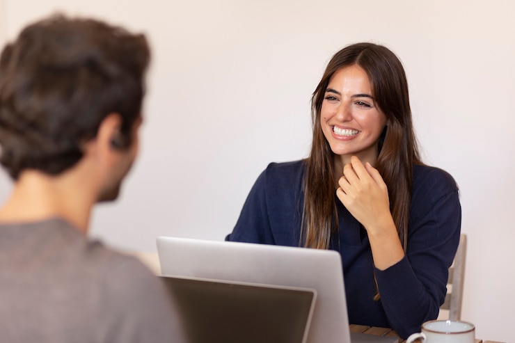 Foto gratuito de cerca a las personas que trabajan desde casa