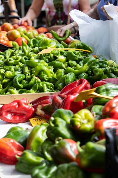 Cerca de verduras maduras y deliciosas