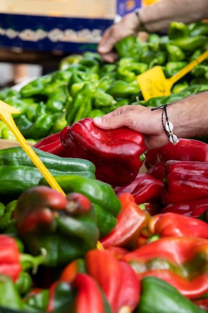 Cerca de verduras maduras y deliciosas