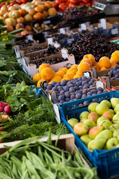 Cerca de verduras maduras y deliciosas