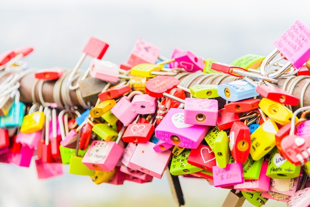 La ceremonia de la llave del amor en la torre N de Seúl