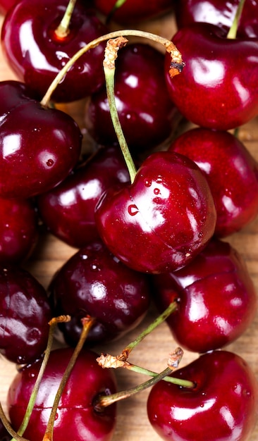 Foto gratuita cerezas en un tazón