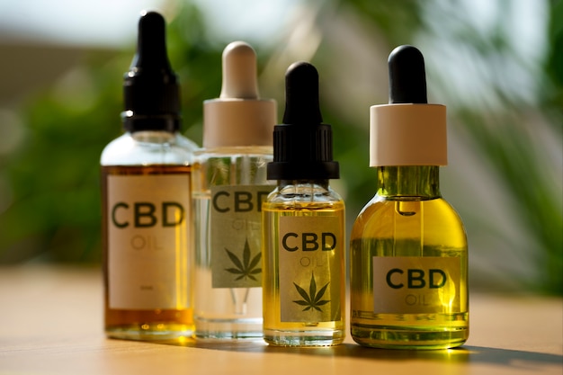 Foto gratuita cerrar la botella de aceite de cbd