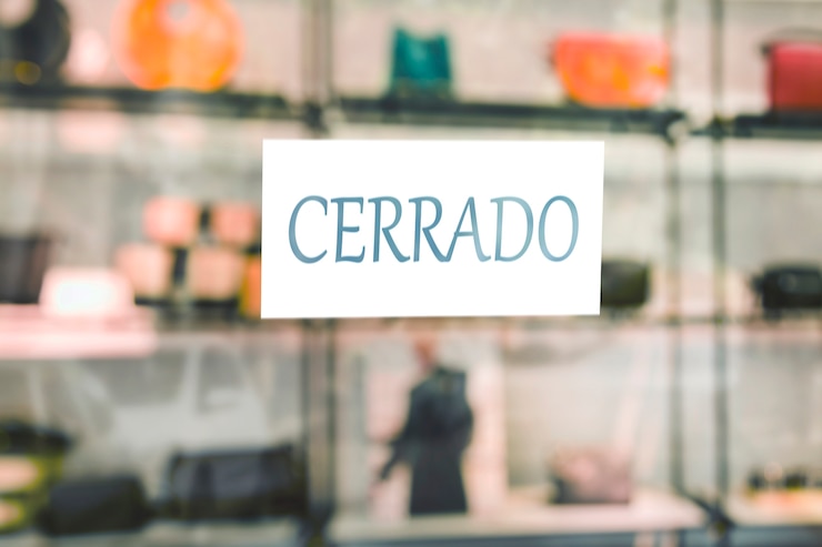 Foto gratuito cerrar el cartel de la tienda cerrada