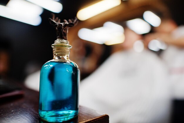 Cerrar colonia de perfume en la barbería Barber soul