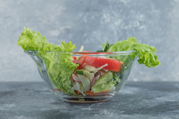 Cerrar una foto de ensalada de verduras. Foto de alta calidad