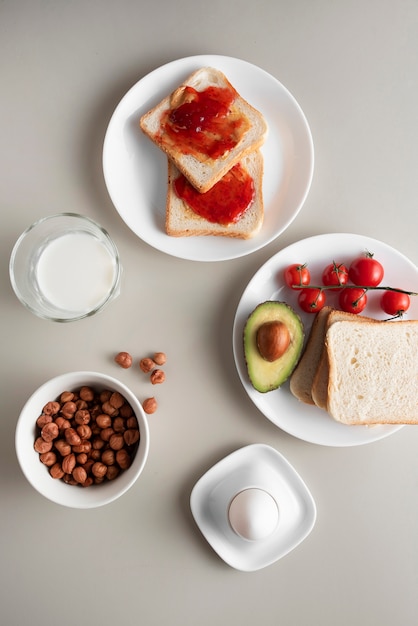 Foto gratuita cerrar en la mesa llena de comida