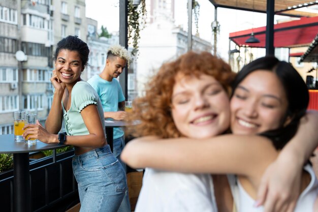 Cerrar, mujeres felices, abrazar