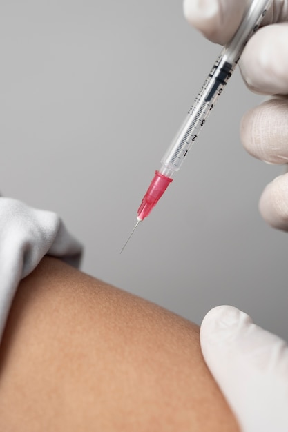 Cerrar paciente vacunándose