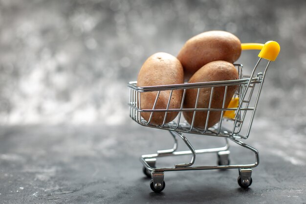Cerrar el pequeño gráfico de compras plegable con patatas