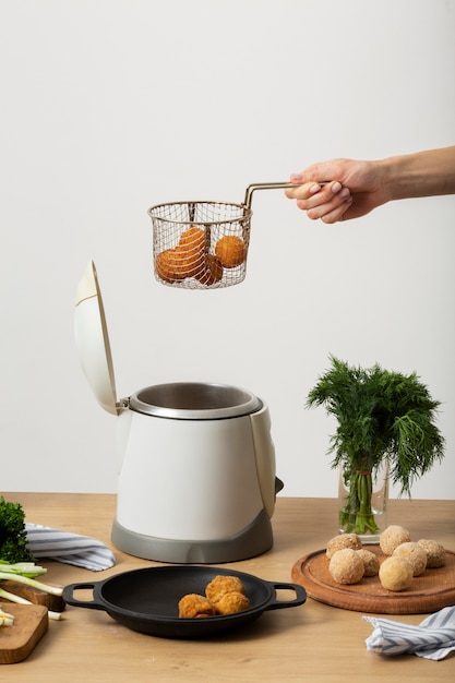 Cerrar sabrosas croquetas de comida frita