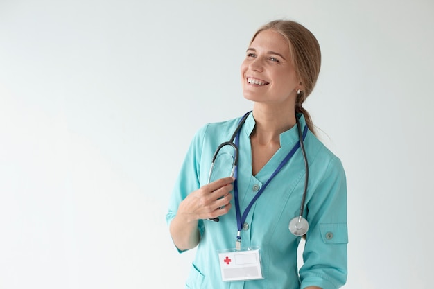 Foto gratuita cerrar sobre trabajador de salud